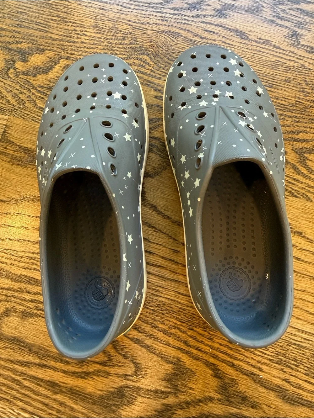 NATIVE Kids Grey Star-Print Slip-On Shoes - waterproof C13